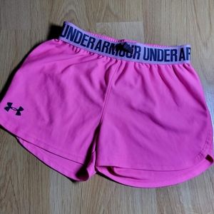 Under Armour Heatgear Loose Fit Pink Shorts